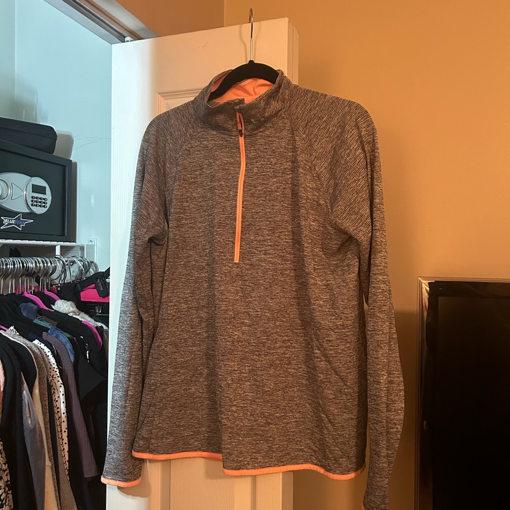 Underarmour sweatshirt